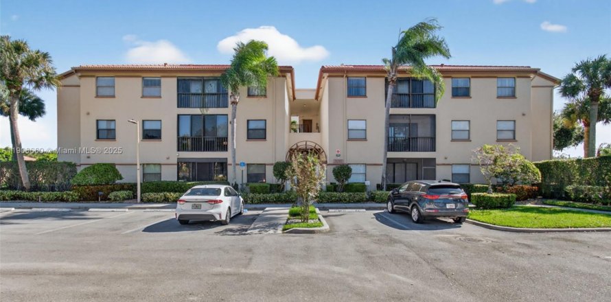 Кондоминиум с 3 спальнями в Бойнтон-Бич, Флорида № 1963027