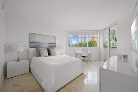 Condominio en venta en Sunny Isles Beach, Florida, 3 dormitorios, 208.01 m2 № 1993742 - foto 24