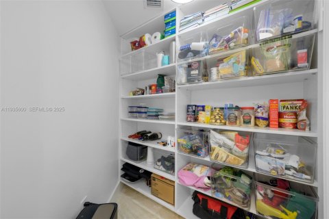 Condominio en venta en Sunny Isles Beach, Florida, 3 dormitorios, 208.01 m2 № 1993742 - foto 11