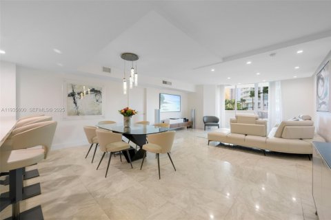 Condominio en venta en Sunny Isles Beach, Florida, 3 dormitorios, 208.01 m2 № 1993742 - foto 4