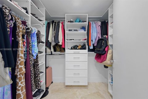 Condominio en venta en Sunny Isles Beach, Florida, 3 dormitorios, 208.01 m2 № 1993742 - foto 17