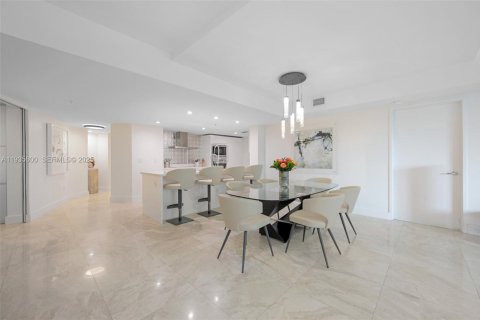Condominio en venta en Sunny Isles Beach, Florida, 3 dormitorios, 208.01 m2 № 1993742 - foto 6
