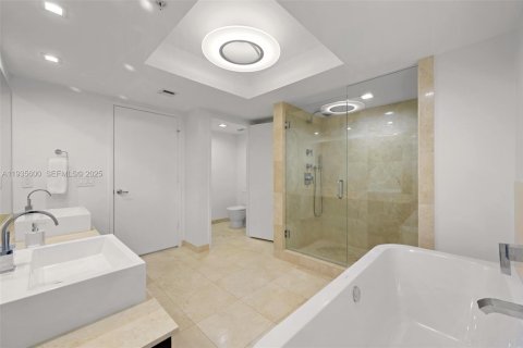 Condominio en venta en Sunny Isles Beach, Florida, 3 dormitorios, 208.01 m2 № 1993742 - foto 19