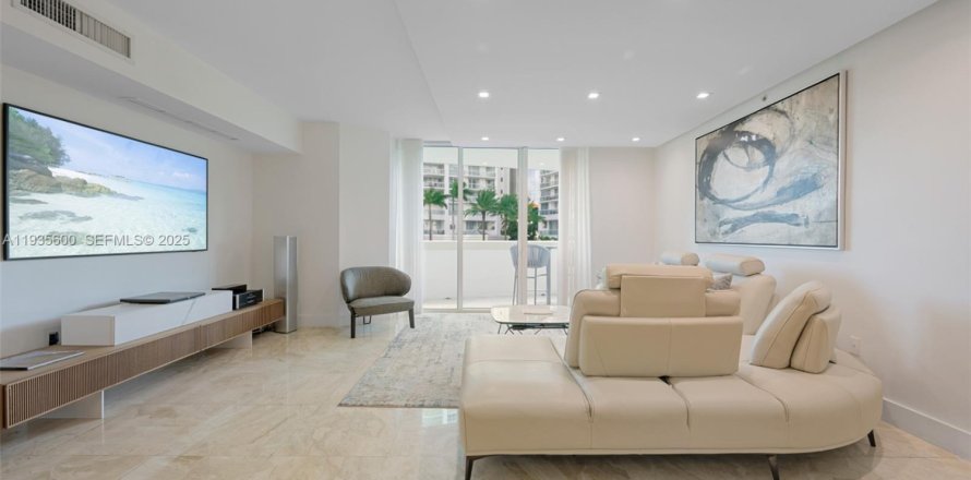 Condominio en Sunny Isles Beach, Florida, 3 dormitorios  № 1993742