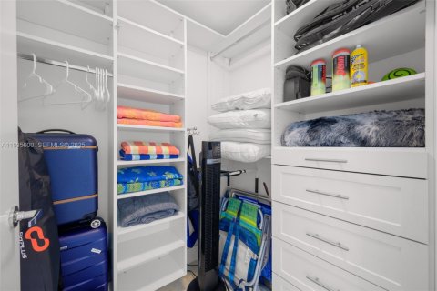 Condominio en venta en Sunny Isles Beach, Florida, 3 dormitorios, 208.01 m2 № 1993742 - foto 22