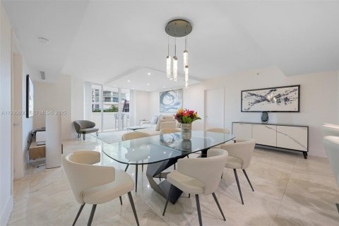 Condominio en venta en Sunny Isles Beach, Florida, 3 dormitorios, 208.01 m2 № 1993742 - foto 3