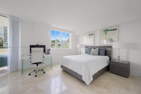 Condominio en venta en Sunny Isles Beach, Florida, 3 dormitorios, 208.01 m2 № 1993742 - foto 20
