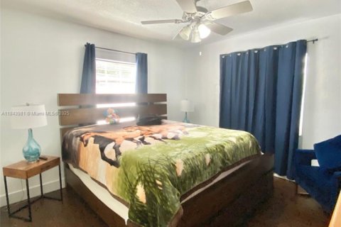 House in Miami, Florida 3 bedrooms, 195.65 sq.m. № 2076886 - photo 29