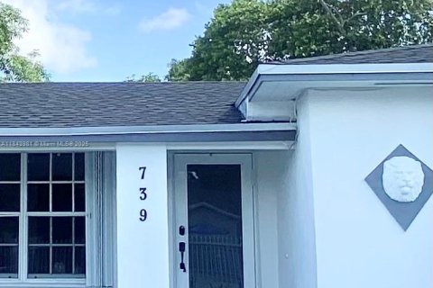 House in Miami, Florida 3 bedrooms, 195.65 sq.m. № 2076886 - photo 2