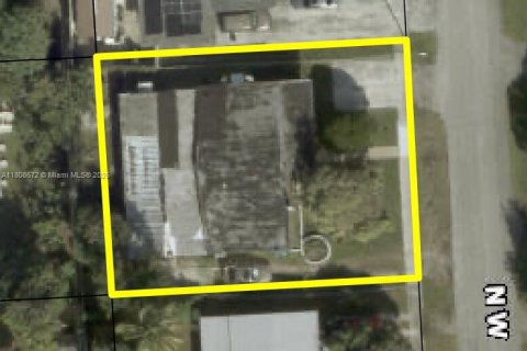 House in Miami Gardens, Florida 4 bedrooms, 173.45 sq.m. № 1745711 - photo 2