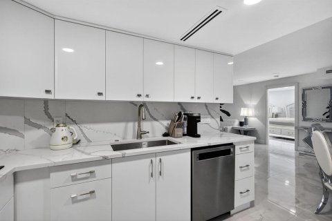 Copropriété à vendre à Miami Beach, Floride: 2 chambres, 89.19 m2 № 2250340 - photo 9