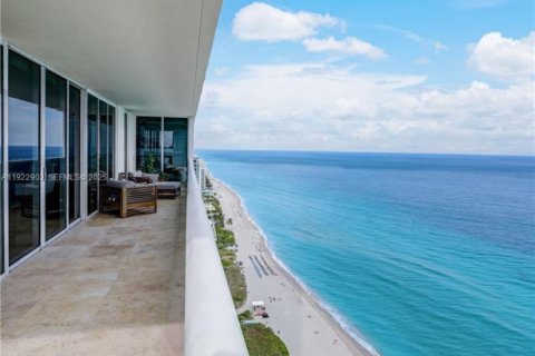 Condo in Hallandale Beach, Florida, 3 bedrooms № 2079314