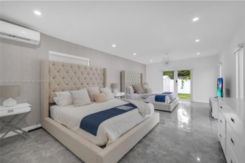 Villa ou maison à vendre à Miami, Floride: 5 chambres, 263.56 m2 № 1936420 - photo 24
