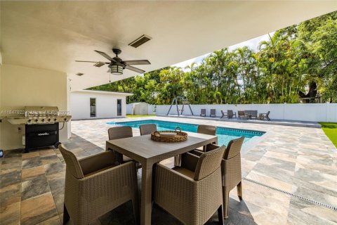 Casa en venta en Miami, Florida, 5 dormitorios, 263.56 m2 № 1936420 - foto 29