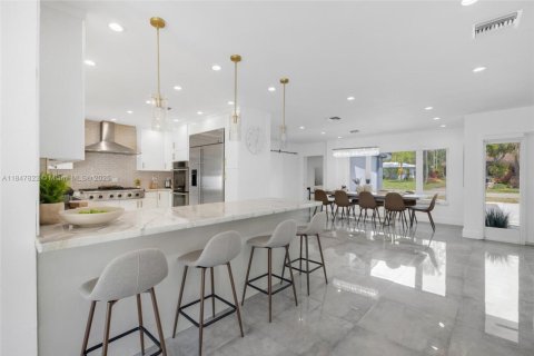 Villa ou maison à vendre à Miami, Floride: 5 chambres, 263.56 m2 № 1936420 - photo 8