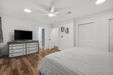 House in Archer, Florida 4 bedrooms, 201.41 sq.m. № 1843877 - photo 15