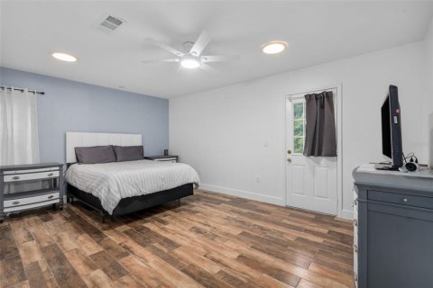 House in Archer, Florida 4 bedrooms, 201.41 sq.m. № 1843877 - photo 14