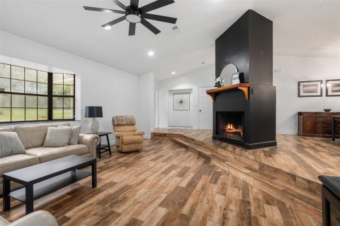 House in Archer, Florida 4 bedrooms, 201.41 sq.m. № 1843877 - photo 5