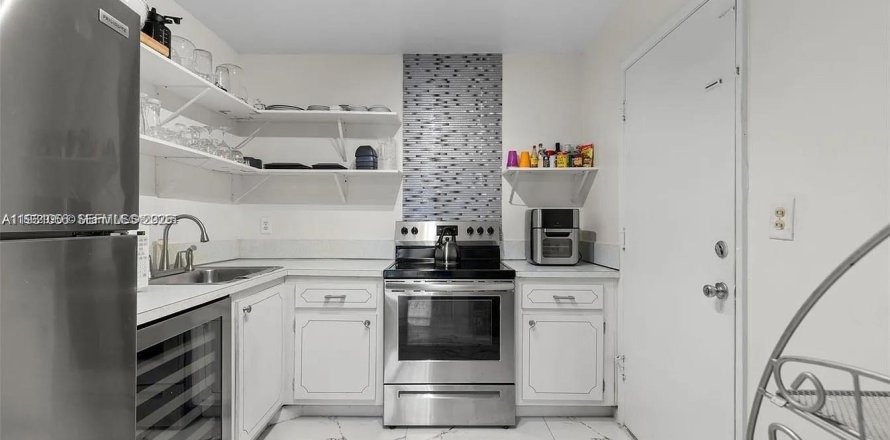 Condominio en Lauderhill, Florida, 2 dormitorios  № 1989773