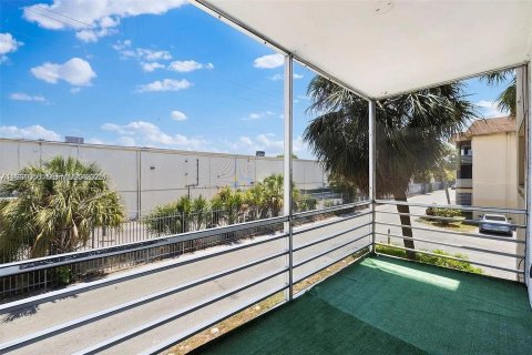 Condominio en alquiler en Lauderhill, Florida, 2 dormitorios, 79.9 m2 № 1989773 - foto 19