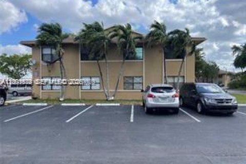 Condo in Hialeah, Florida, 2 bedrooms  № 2065890
