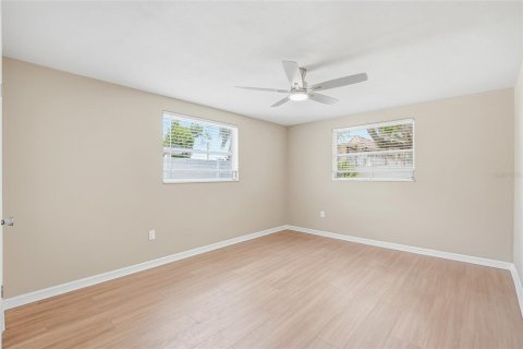 House in Port Richey, Florida 2 bedrooms, 113.81 sq.m. № 2151534 - photo 16