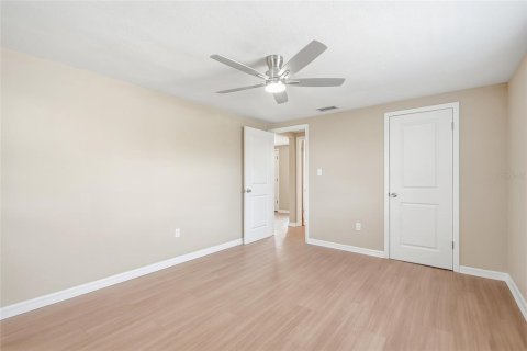House in Port Richey, Florida 2 bedrooms, 113.81 sq.m. № 2151534 - photo 17