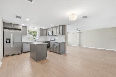 House in Port Richey, Florida 2 bedrooms, 113.81 sq.m. № 2151534 - photo 13