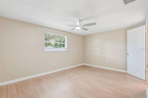 House in Port Richey, Florida 2 bedrooms, 113.81 sq.m. № 2151534 - photo 18