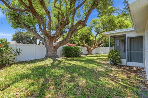 House in Port Richey, Florida 2 bedrooms, 113.81 sq.m. № 2151534 - photo 26