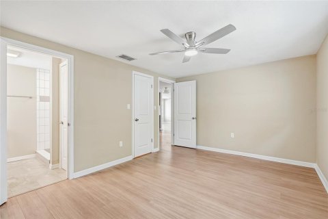 House in Port Richey, Florida 2 bedrooms, 113.81 sq.m. № 2151534 - photo 19