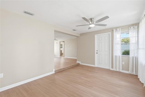 House in Port Richey, Florida 2 bedrooms, 113.81 sq.m. № 2151534 - photo 15