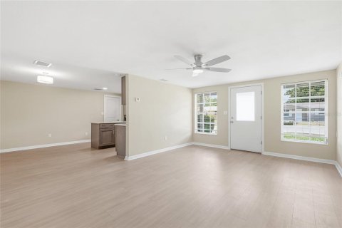 House in Port Richey, Florida 2 bedrooms, 113.81 sq.m. № 2151534 - photo 4