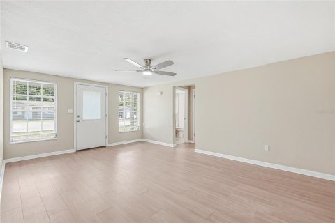 House in Port Richey, Florida 2 bedrooms, 113.81 sq.m. № 2151534 - photo 3