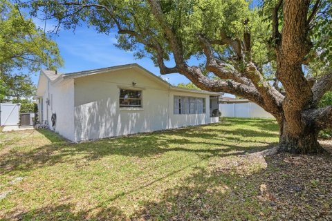 House in Port Richey, Florida 2 bedrooms, 113.81 sq.m. № 2151534 - photo 28