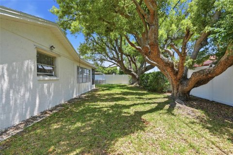 House in Port Richey, Florida 2 bedrooms, 113.81 sq.m. № 2151534 - photo 27