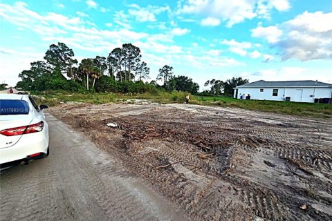 House in Lehigh Acres, Florida 3 bedrooms № 1935399 - photo 15