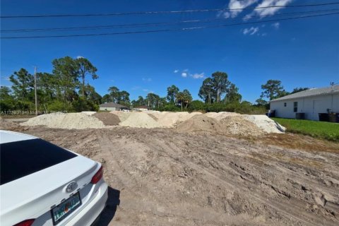 House in Lehigh Acres, Florida 3 bedrooms № 1935399 - photo 20