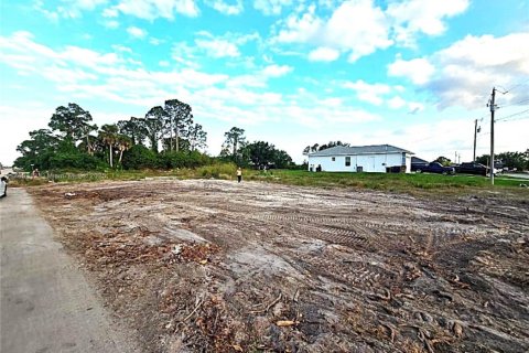 House in Lehigh Acres, Florida 3 bedrooms № 1935399 - photo 12