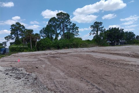 House in Lehigh Acres, Florida 3 bedrooms № 1935399 - photo 28