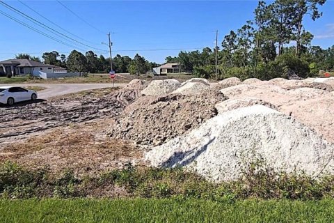 House in Lehigh Acres, Florida 3 bedrooms № 1935399 - photo 18