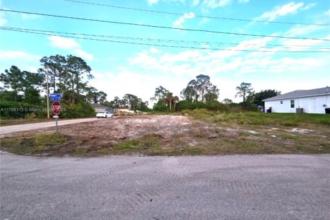 House in Lehigh Acres, Florida 3 bedrooms № 1935399 - photo 14