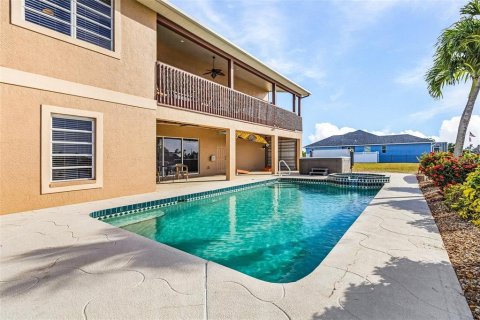 Villa ou maison à vendre à Port Charlotte, Floride: 3 chambres, 220.36 m2 № 1785325 - photo 2