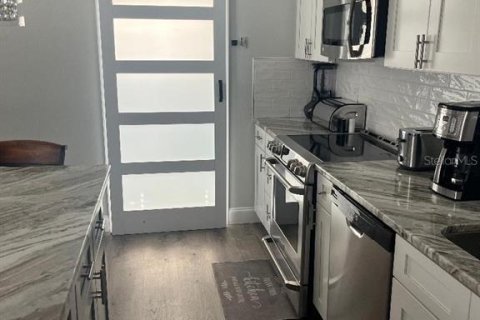 Casa en alquiler en Orlando, Florida, 4 dormitorios, 252.14 m2 № 1740526 - foto 4