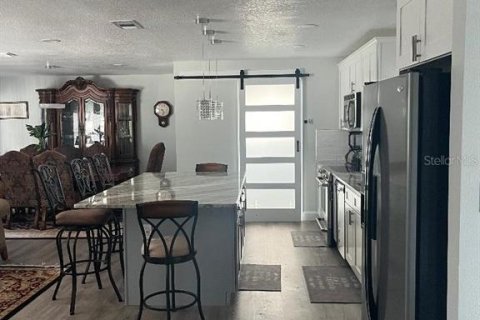 Casa en alquiler en Orlando, Florida, 4 dormitorios, 252.14 m2 № 1740526 - foto 5