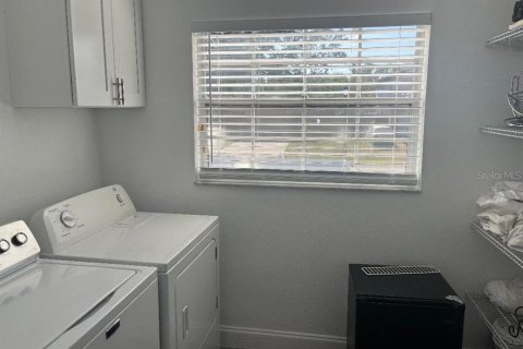 Casa en alquiler en Orlando, Florida, 4 dormitorios, 252.14 m2 № 1740526 - foto 24