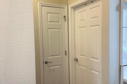 Condo in Orlando, Florida, 3 bedrooms № 2113919 - photo 15