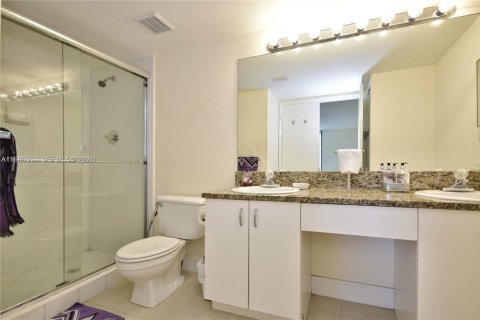Condo in Aventura, Florida, 2 bedrooms № 2048249 - photo 11