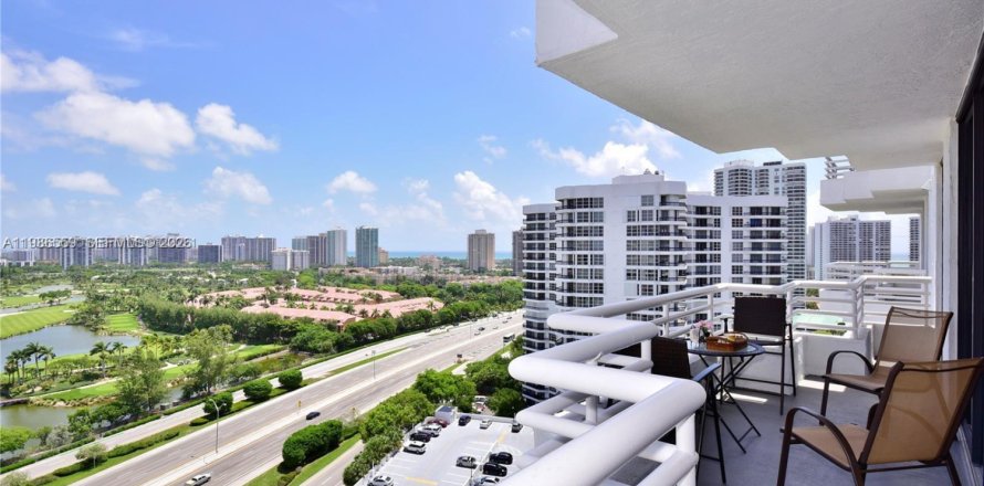 Condo in Aventura, Florida, 2 bedrooms № 2048249