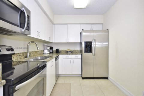 Condo in Aventura, Florida, 2 bedrooms № 2048249 - photo 6